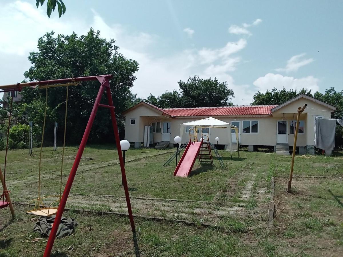 Krimski Guest House And Bungalows Бяла Екстер'єр фото